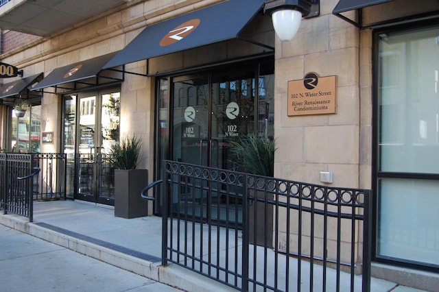 property entrance featuring stone siding