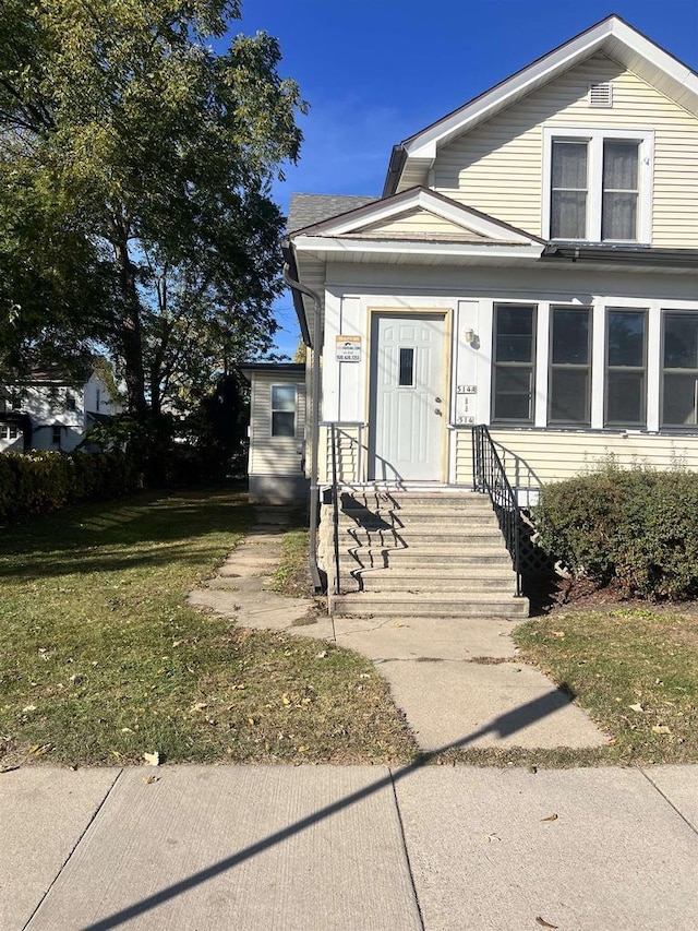 view of front of home with a front lawn