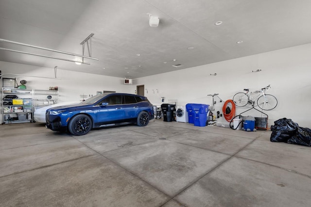 garage with washer / clothes dryer