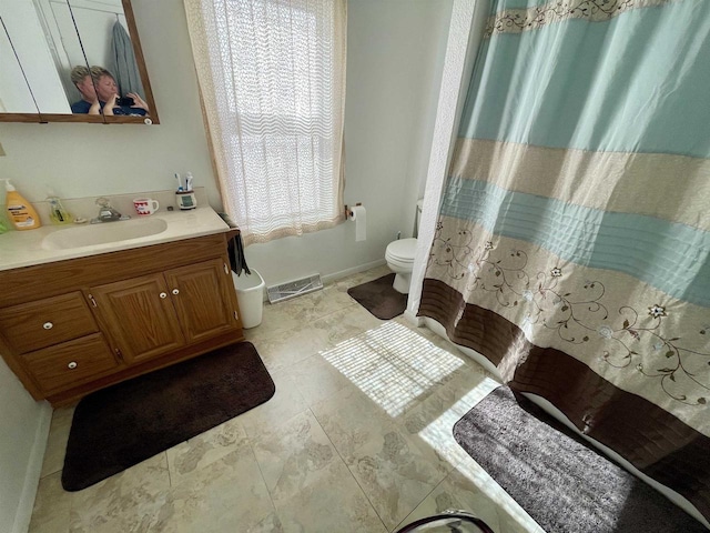 full bath with vanity, a shower with curtain, visible vents, tile patterned floors, and toilet