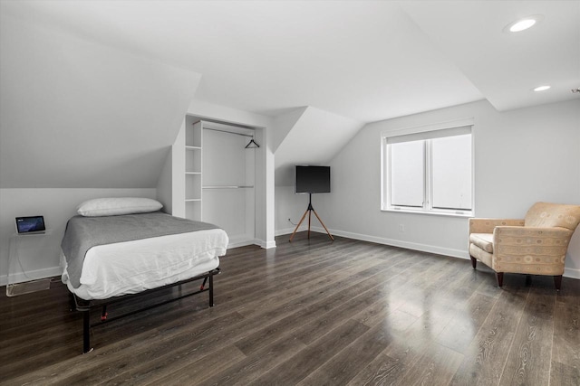 bedroom with lofted ceiling, recessed lighting, wood finished floors, and baseboards