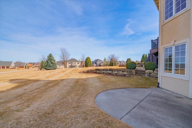 view of yard featuring a patio