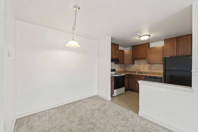 kitchen featuring under cabinet range hood, decorative backsplash, hanging light fixtures, black appliances, and a sink