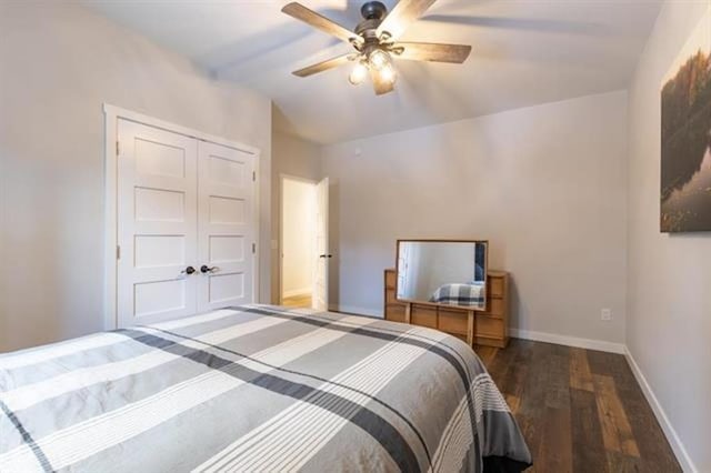 bedroom with wood finished floors, baseboards, a closet, and ceiling fan