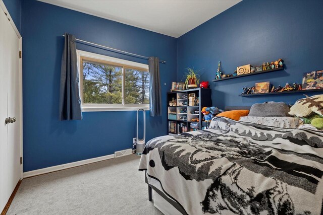 3103 W Riverland Dr, Mequon, WI 53092 - bedroom featuring carpet floors, baseboards, and visible vents