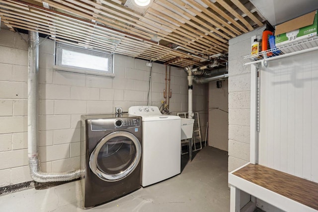 laundry room featuring a sink, laundry area, and washer and clothes dryer