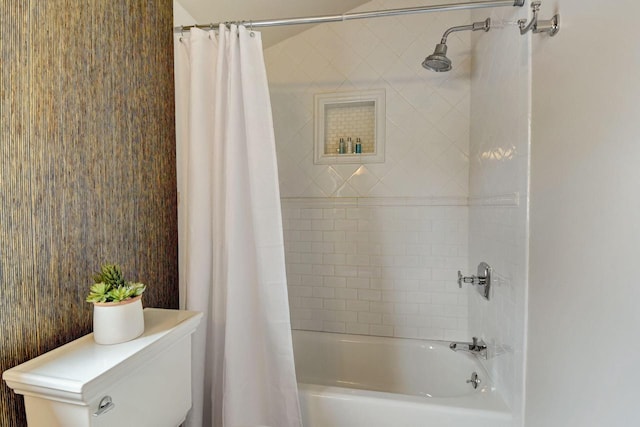 full bath with shower / bath combo with shower curtain