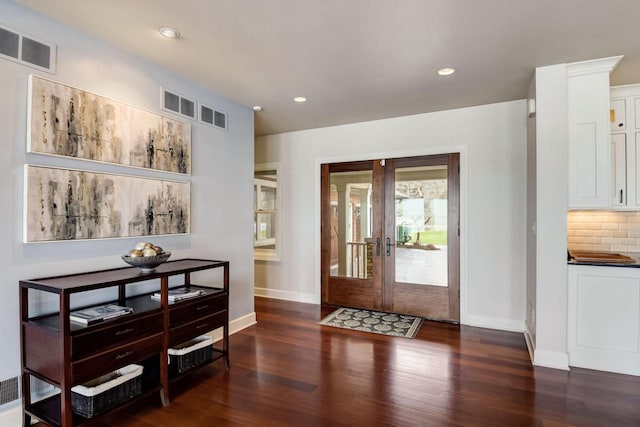 entryway featuring recessed lighting, visible vents, baseboards, and wood finished floors