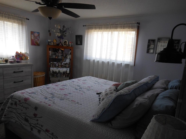 bedroom with ceiling fan