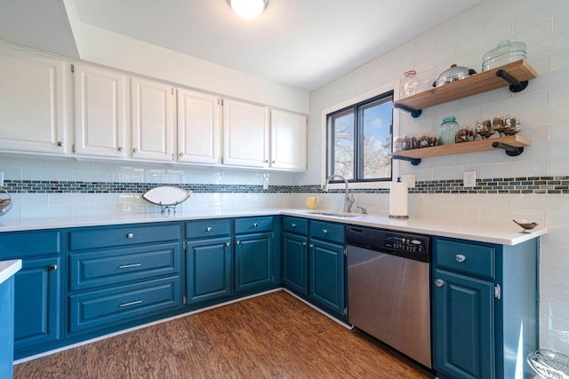 kitchen featuring dark wood-style floors, a sink, blue cabinets, and stainless steel dishwasher