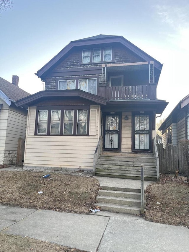 view of front of property featuring a balcony