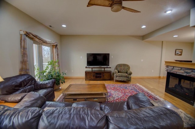 living area with recessed lighting, wood finished floors, baseboards, and ceiling fan