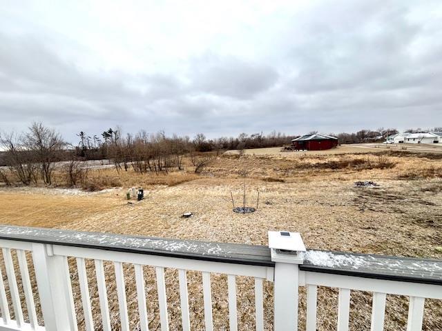 view of yard featuring a rural view