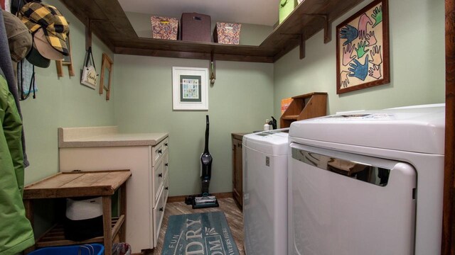 204629 Lake Dr, Rosholt, WI 54473 - washroom featuring wood finished floors, washing machine and dryer, and baseboards
