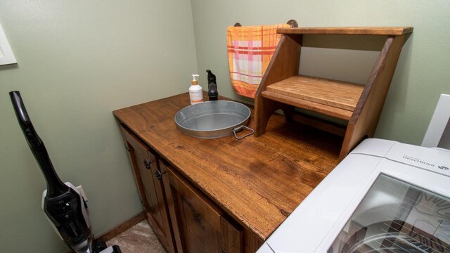 204629 Lake Dr, Rosholt, WI 54473 - bathroom featuring vanity
