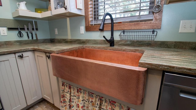 204629 Lake Dr, Rosholt, WI 54473 - kitchen with a sink, open shelves, and dark countertops