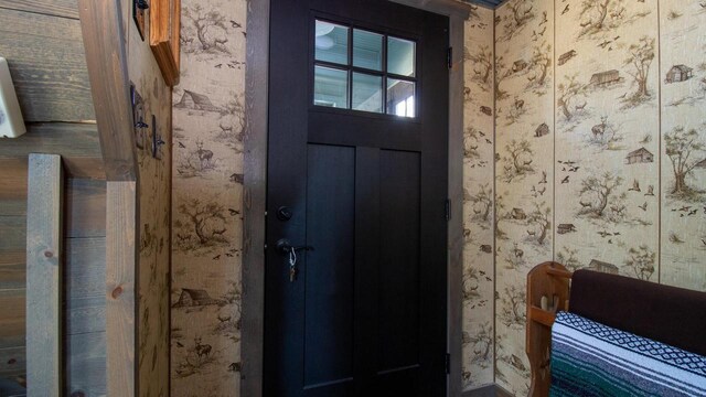 204629 Lake Dr, Rosholt, WI 54473 - entryway with wallpapered walls