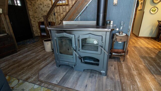 204629 Lake Dr, Rosholt, WI 54473 - details with wallpapered walls, a wood stove, wood finished floors, and baseboards