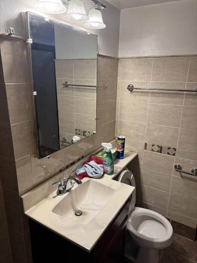 7126 W Congress St, Milwaukee, WI 53218 - bathroom with toilet, tile walls, and vanity