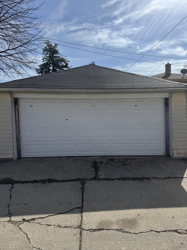 7126 W Congress St, Milwaukee, WI 53218 - view of garage