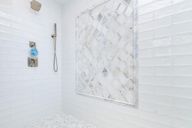 4779 Pine Meadows Ln, Hartland, WI 53029 - full bath featuring a tile shower