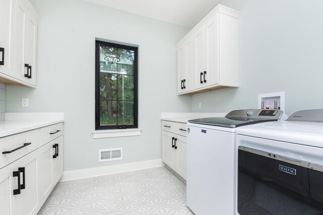 4779 Pine Meadows Ln, Hartland, WI 53029 - laundry area featuring baseboards, visible vents, cabinet space, and independent washer and dryer
