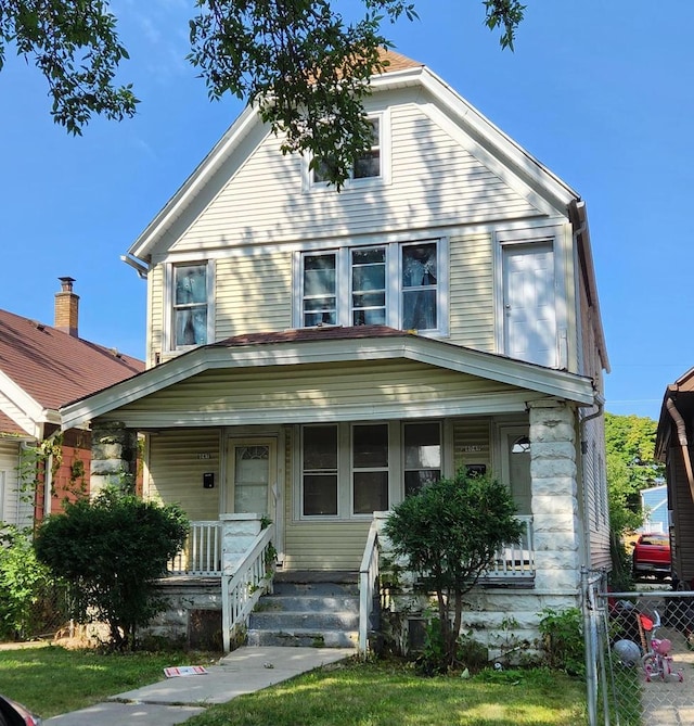 4047 N 19th St Unit 4049, Milwaukee, WI 53209 - american foursquare style home with a porch and fence