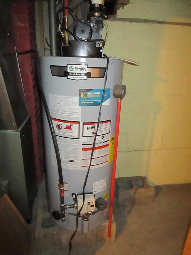 454 Center St, Adams, WI 53910 - utility room featuring water heater