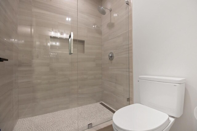 N2692 Forest Dr, Lake Geneva, WI 53147 - full bathroom featuring a shower stall and toilet