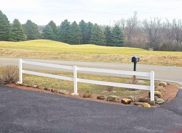 1090 Shabbona Dr, Fontana, WI 53125 - view of yard featuring fence