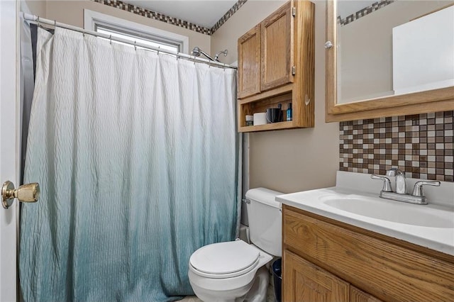 806 Oak Ridge Dr, Osceola, WI 54020 - bathroom with vanity, backsplash, toilet, and a shower with curtain