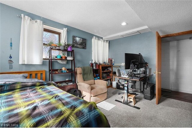3374 Gerrard Ave, Eau Claire, WI 54701 - bedroom featuring carpet flooring, a textured ceiling, and visible vents