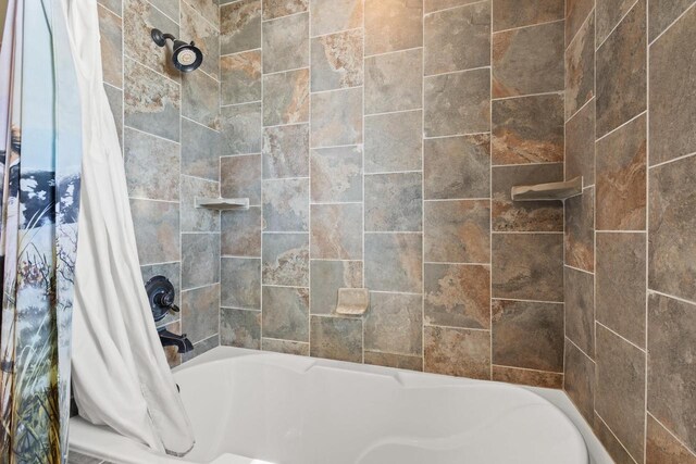 8464 County Rd S, Pulaski, WI 54162 - full bathroom with shower / bath combination with curtain