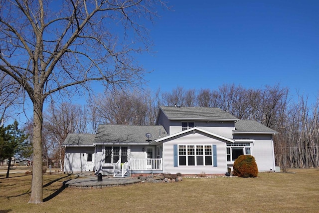 N8891 Gladstone Beach Rd, Fond Du Lac, WI 54937 - rear view of property featuring a lawn