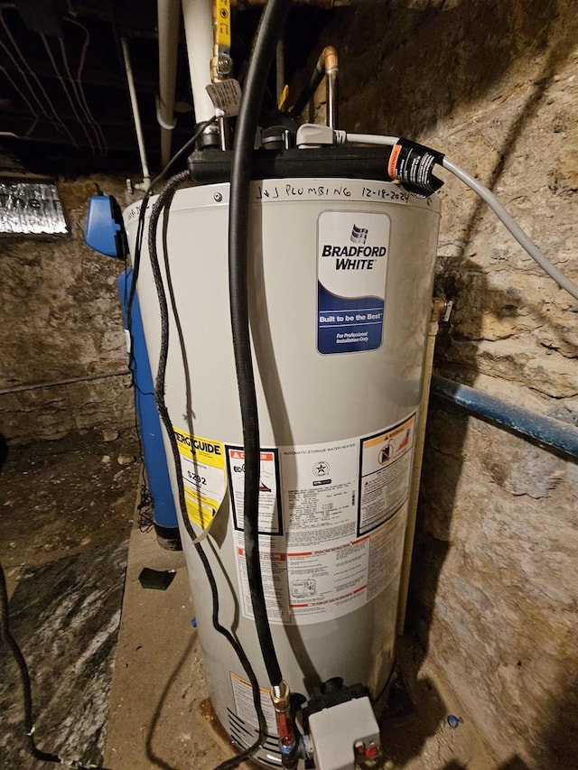 233 Highland St, Belmont, WI 53510 - utilities featuring water heater