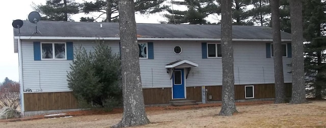 view of front facade with entry steps