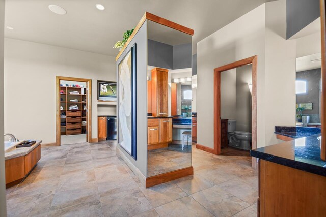 7548 Fallen Oak Dr, Verona, WI 53593 - bathroom with toilet, vanity, a garden tub, baseboards, and recessed lighting