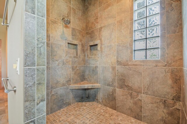 7548 Fallen Oak Dr, Verona, WI 53593 - bathroom featuring tiled shower