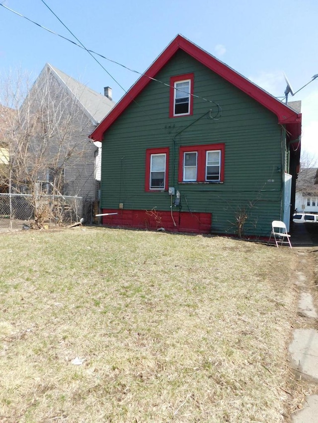 3007 N 29th St, Milwaukee, WI 53210 - view of side of property featuring a lawn and fence