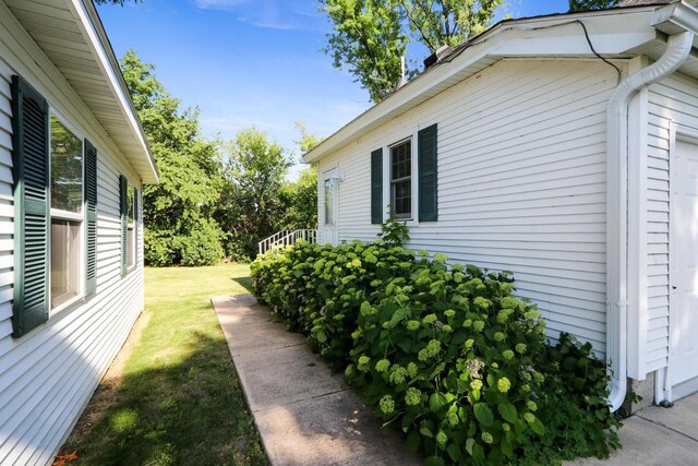 W512 Hafs Rd, Genoa City, WI 53128 - view of side of home featuring a lawn