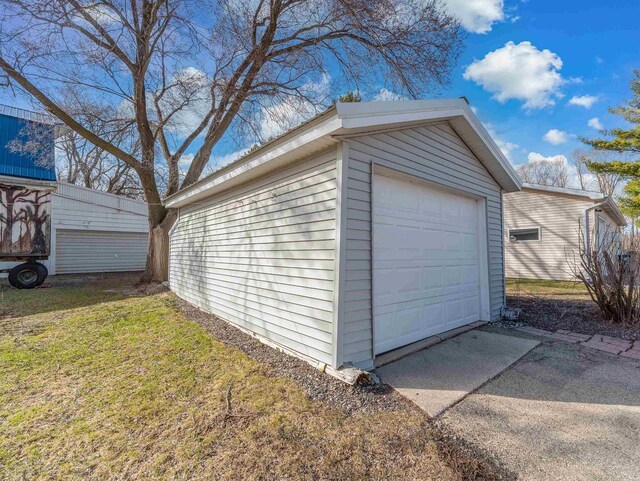 N6741 S Center Rd, Beaver Dam, WI 53916 - detached garage with driveway
