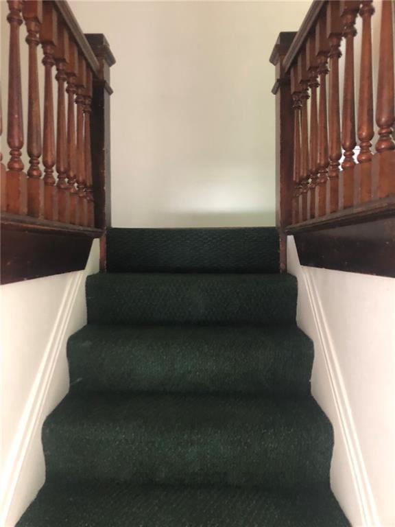 609 S Dewey St, Eau Claire, WI 54701 - view of stairs