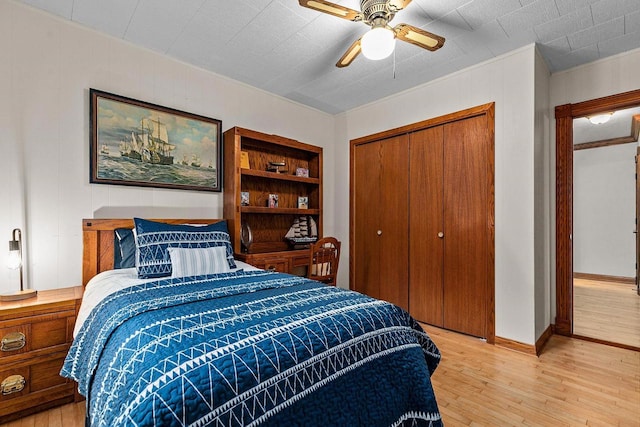 2346 Hickory Ln, Oshkosh, WI 54901 - bedroom with a closet, ceiling fan, baseboards, and light wood-type flooring