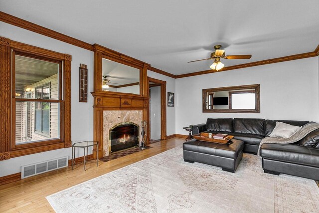 2346 Hickory Ln, Oshkosh, WI 54901 - living area with visible vents, crown molding, wood finished floors, and ceiling fan