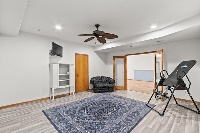 exercise room featuring baseboards, recessed lighting, visible vents, ceiling fan, and wood finished floors