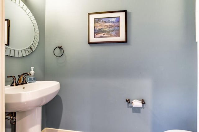 6679 S Chickahauk Trl, Middleton, WI 53562 - half bathroom featuring a sink