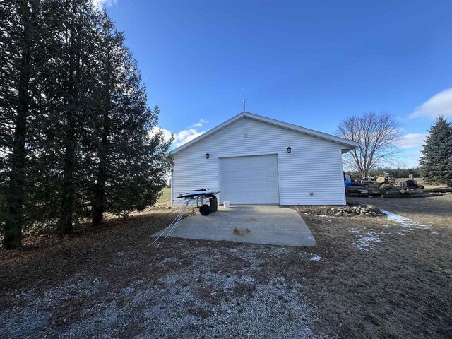 7533 N Evergreen Dr, Algoma, WI 54201 - detached garage featuring concrete driveway