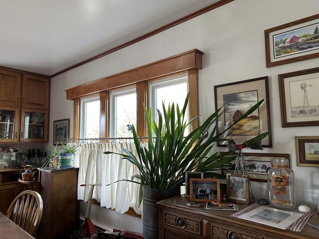 7533 N Evergreen Dr, Algoma, WI 54201 - dining room featuring crown molding