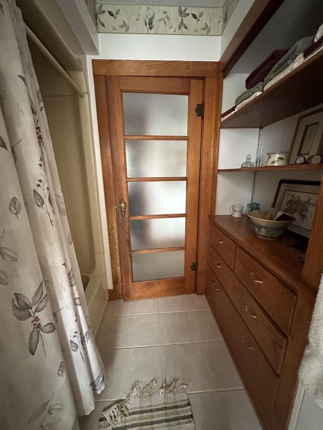 7533 N Evergreen Dr, Algoma, WI 54201 - spacious closet with light tile patterned floors