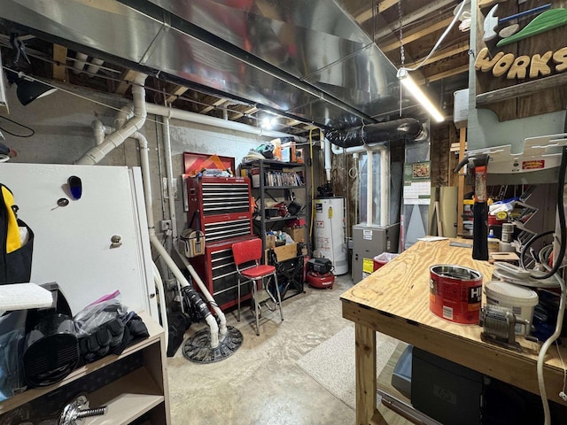 7118 Timber Ln, Rhinelander, WI 54501 - unfinished below grade area with gas water heater and heating unit